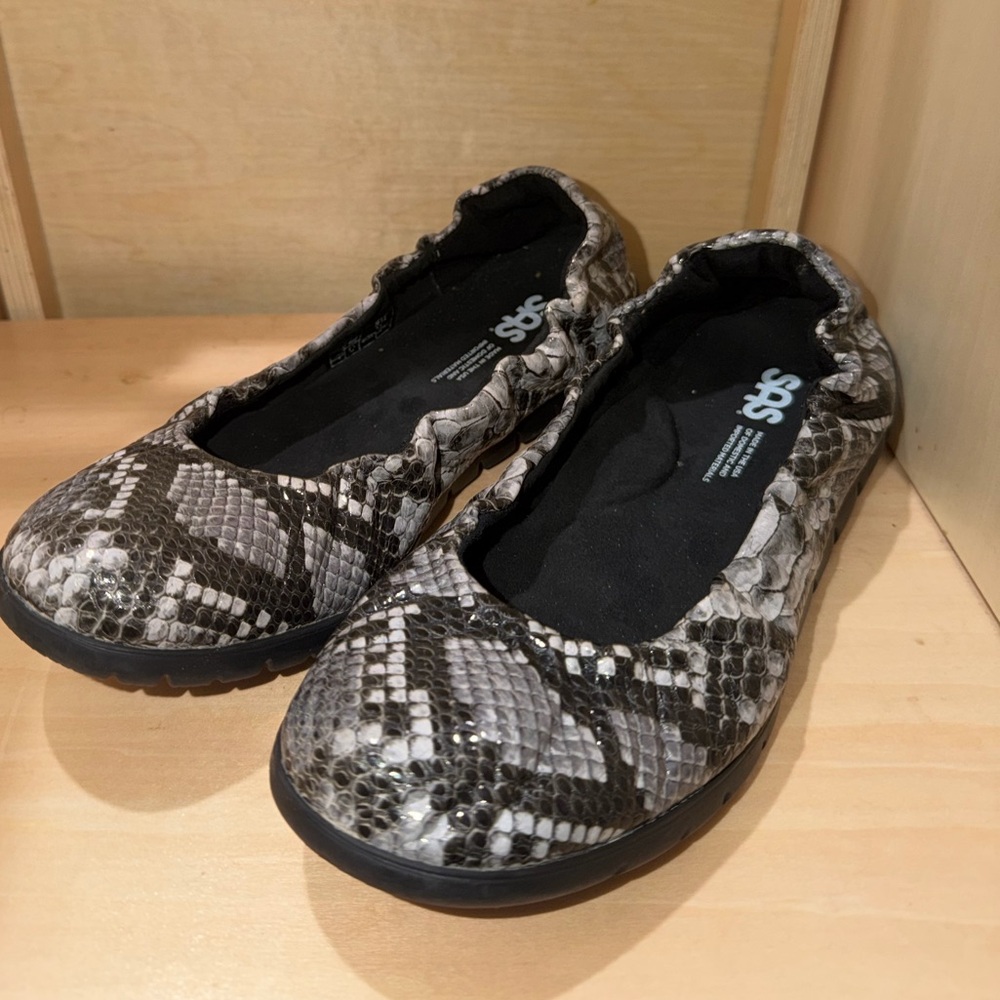 SAS‎ Radiant Ballet Flat Women’s 8.5 Animal Print